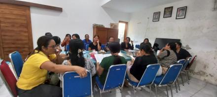 KEGIATAN RAPAT RUTIN IBU - IBU PKK DESA BONDALEM 